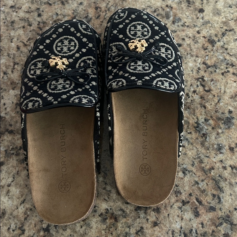 New Tory Burch monogram mules with charm - Picture 4 of 11